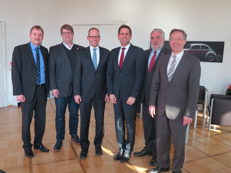 Zufriedene Gesichter nach dem Treffen in Hannover mit Verkehrsminister Olaf Lies