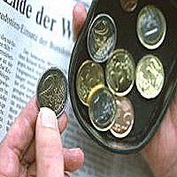 Euromünzein in einer Geldbörse