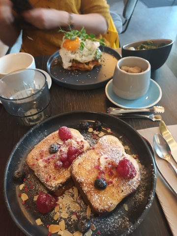 Teller mit Kuchen