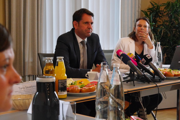 Minister Lies beim Pressefrühstück