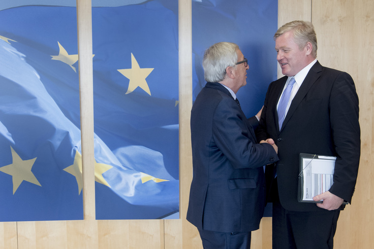 Minsiter Althusmann gemeinsam mit dem Präsidenten der Europäischen Kommission Juncker