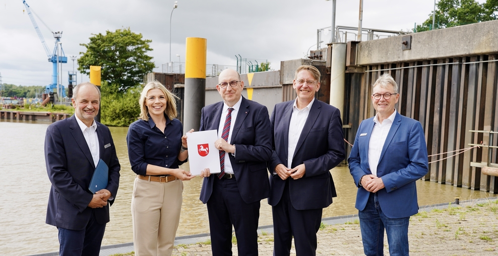 Förderbescheidübergabe im Hafen Papenburg